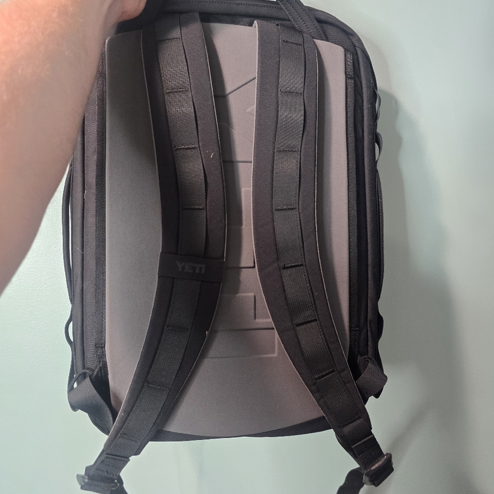 Yeti crossroads 22L Black Daypack Backpack - Picture 2 of 3
